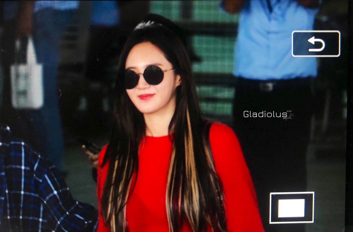 gladiolus8581's tweet photo. [Preview] 190210 YURI - BKK  Airport #INTOYURI_FanmeetinginBKK 
#yuri #snsd #유리 https://t.co/w0sEFD5yqo
