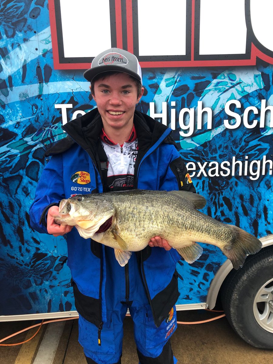 kelleyboysmom's tweet image. This kid got a PB 8.85 pounder at Lake Ray Hubbard today for 7th place!🙌🏻 #thsba #sharelunker