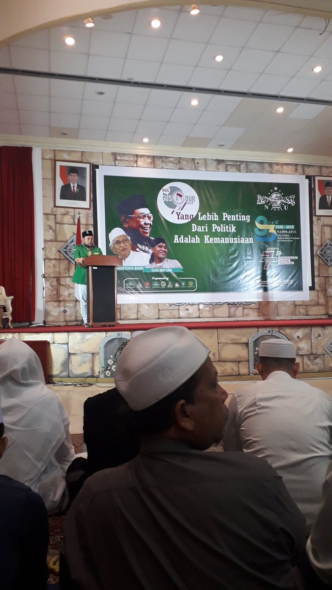 GUSDURianJeddah's tweet photo. Haul GusDur ke-9 di Balai Nusantara Jeddah 09 Februari 2019 ~ Bersamaan dengan Harlah NU ke-93 dan Harlah Muslimat NU ke-73

Dengan tema - Yang Lebih Penting dari Politik adalah Kemanusiaan
@GUSDURians https://t.co/57VLr0Y5Q9