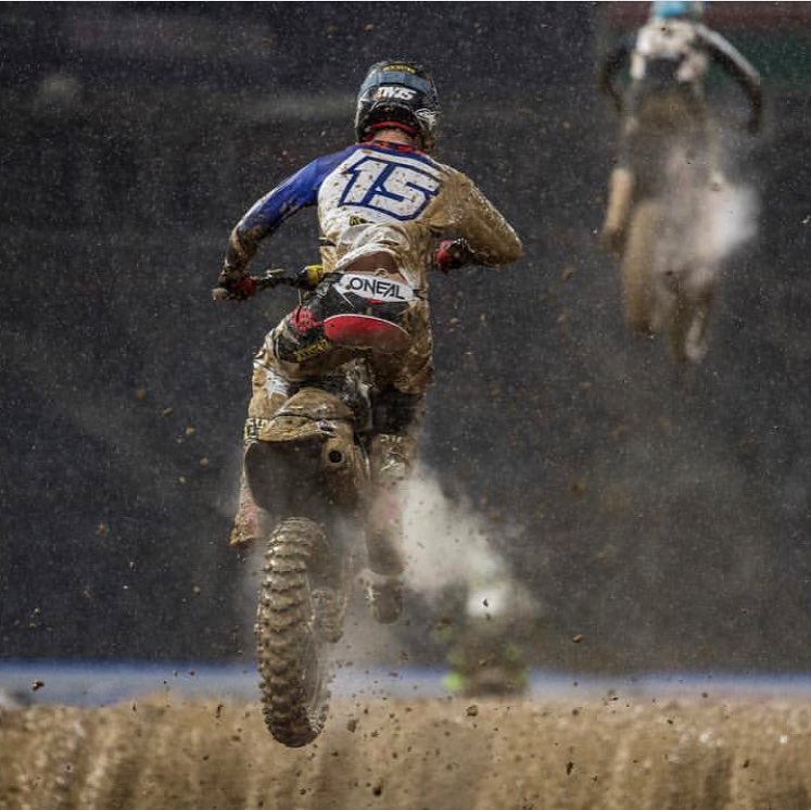 San Diego #SX Dean Wilson Crashes and stalled 4 times. Could have Probably beat me running around the track. Made it through the night tied for 5th in points. Phew happy to get that one out the way. Complete quagmire