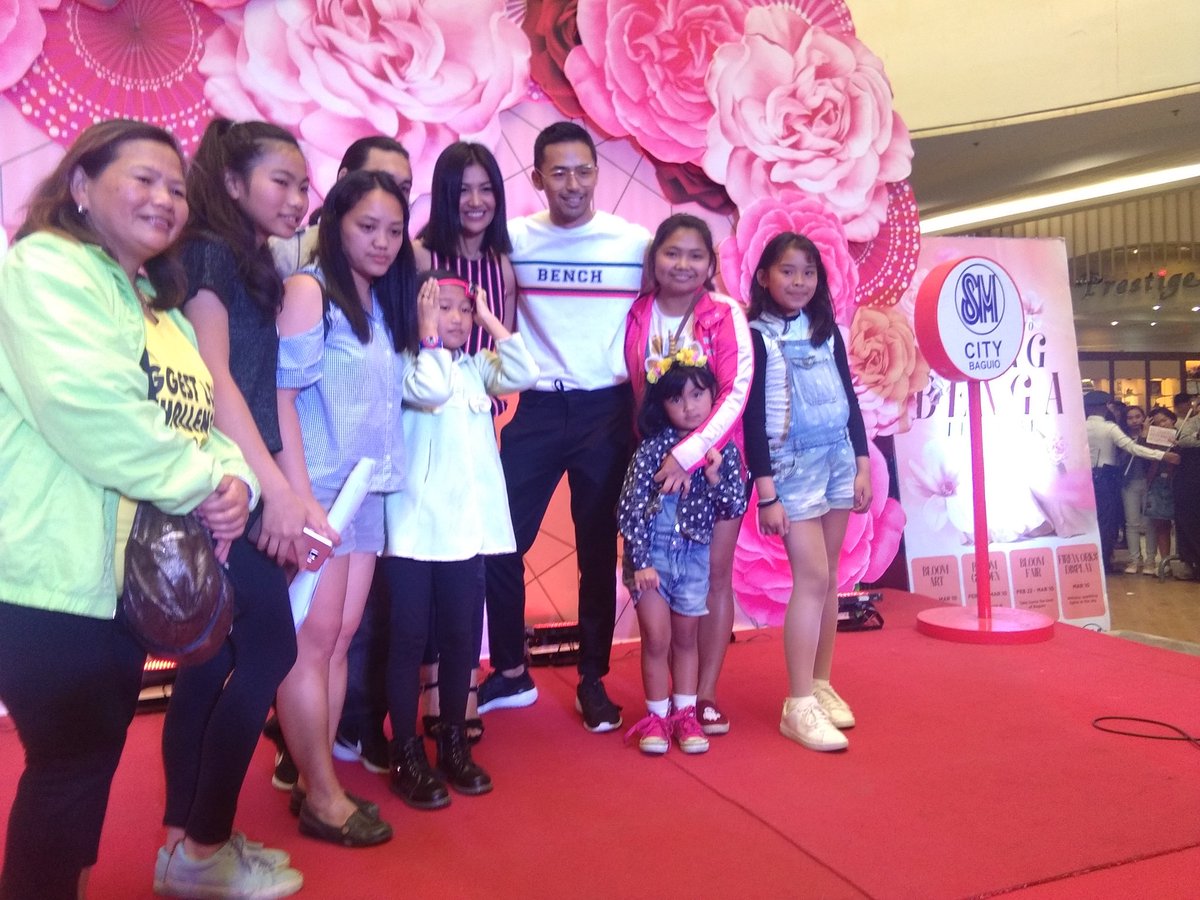 MeRivera0906's tweet photo. Time and Again Cast with @Enzo_Pineda  @wynmarquez  @RegalFilms Live at SM BAGUIO https://t.co/FtSqrAk6jH