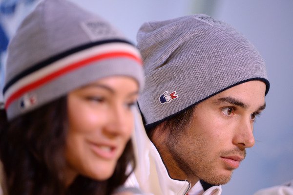 EquipeFRA's tweet photo. Une double pensée pour le #skihalfpipe... 
Un grand 🥳pour @KevinRolland1, vice-champion du monde 2019 🥈! Une décennie aux sommets : 🎩!
Et une 😢pour la retraite d'@Anaiscaradeux, vice-championne du monde 2013, victorieuse du globe 2006 : https://t.co/RH81JsxLYf ! 💙#espritbleu https://t.co/t0b3MsDrqu