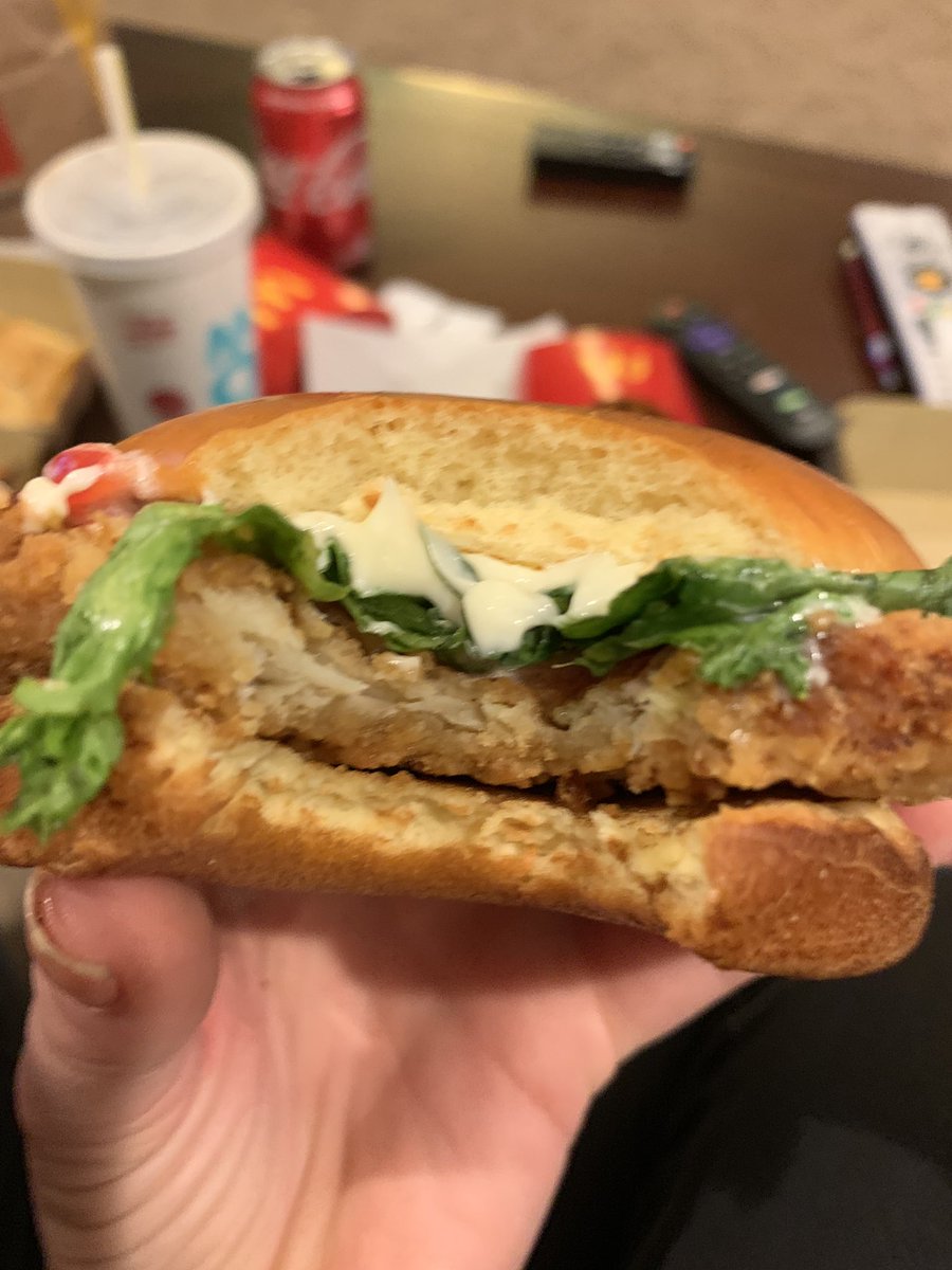 globamabob's tweet photo. Hey @McDonalds, do you guys still put chicken in your sandwiches or are you done with that? #ew #wholetthisoutthedoor https://t.co/VpnQAl5WjX