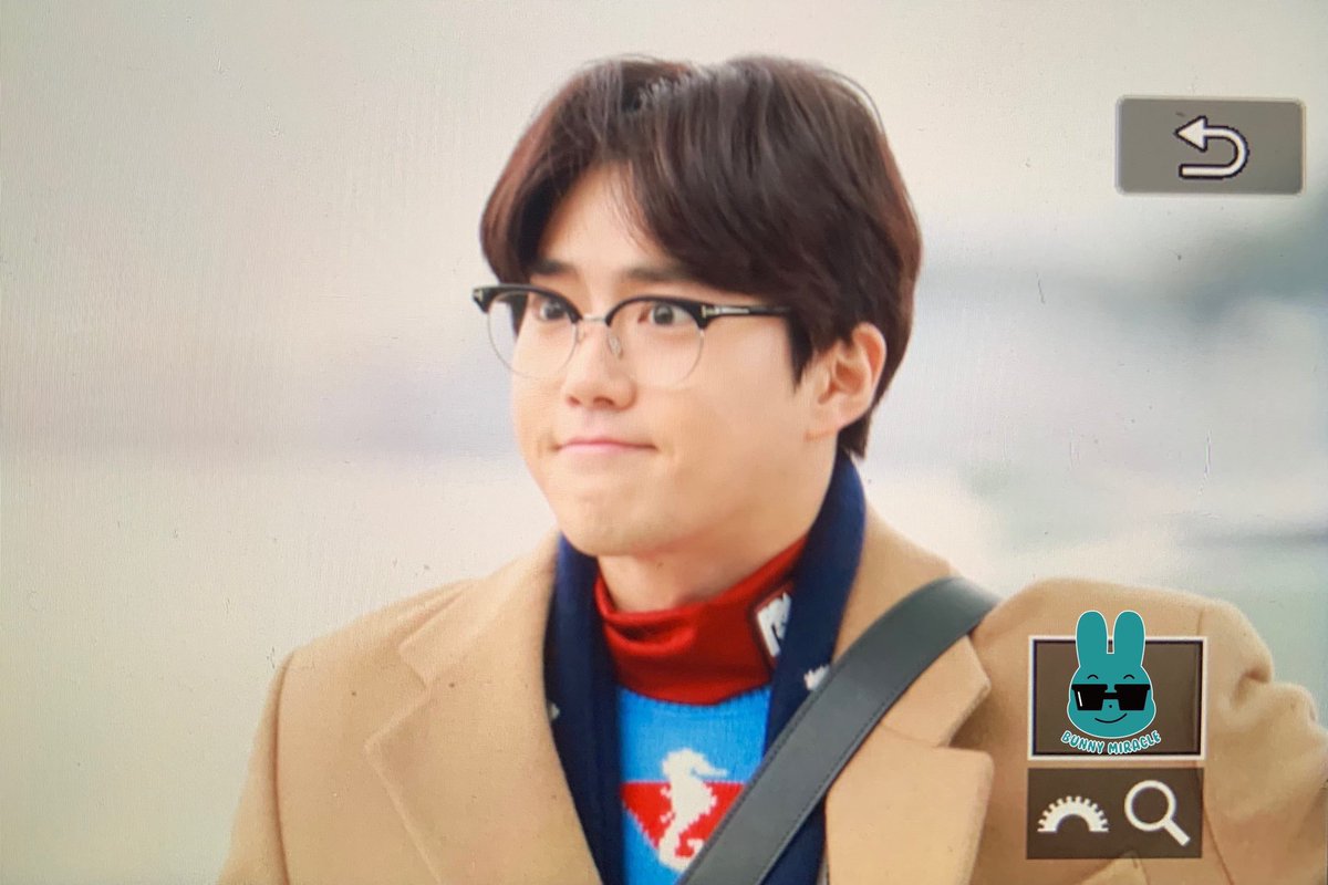 BUNNYMYE0N's tweet photo. Junmyeon is currently on his way to Hong Kong for Miu Miu's Private VIP Event~ Look at this little bunny's happy face ㅠㅠㅠㅠㅠ Bunny is all dressed up and he wore glasses today !!! Have a safe flight to Hong Kong~ Our precious Fashionista Junmyeon ❤
#EXO #SHHO @weareoneEXO https://t.co/G5w2H208eN