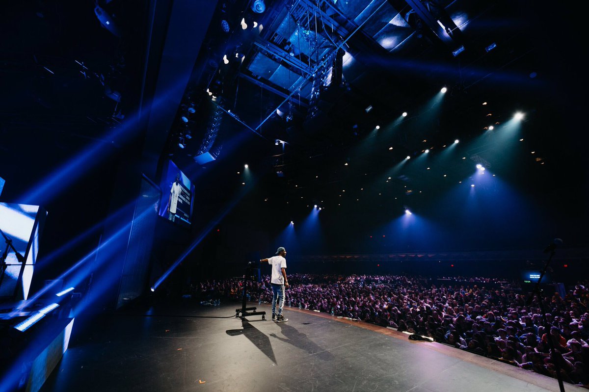 JeffHenderson's tweet photo. Grateful for everything the student teams are doing to serve high school students at #insideoutONE. #nextgenwin https://t.co/hDu1Ga1upq