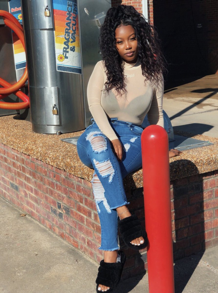 fashoo_'s tweet photo. She what you want, I’m what you need😇 https://t.co/wiOcqywm0A