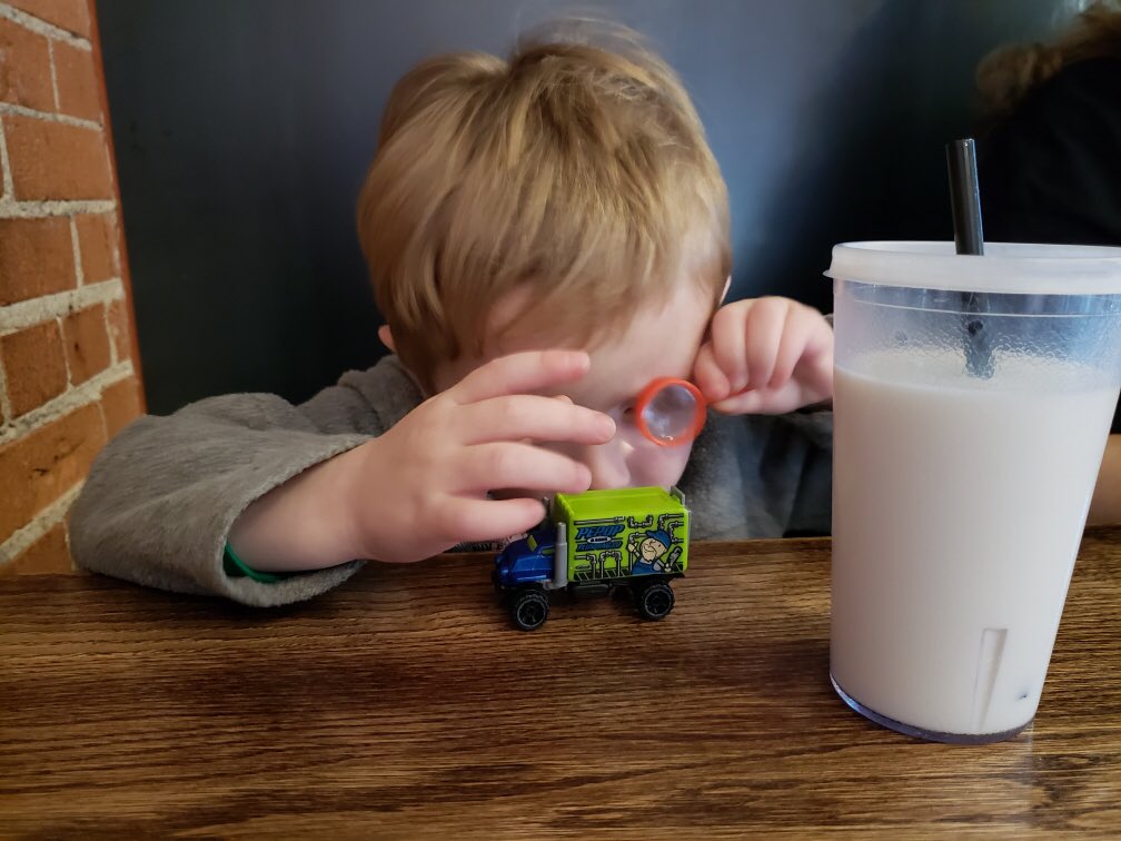 ReneeSweeden's tweet image. Thank you @cityofchandler for the great event that introduced my grandson to magnifying glasses! Thanks @cusdSTEM, @mmoran126 and @elisa_magee for all your hard work—lots of kids smiled about science today!