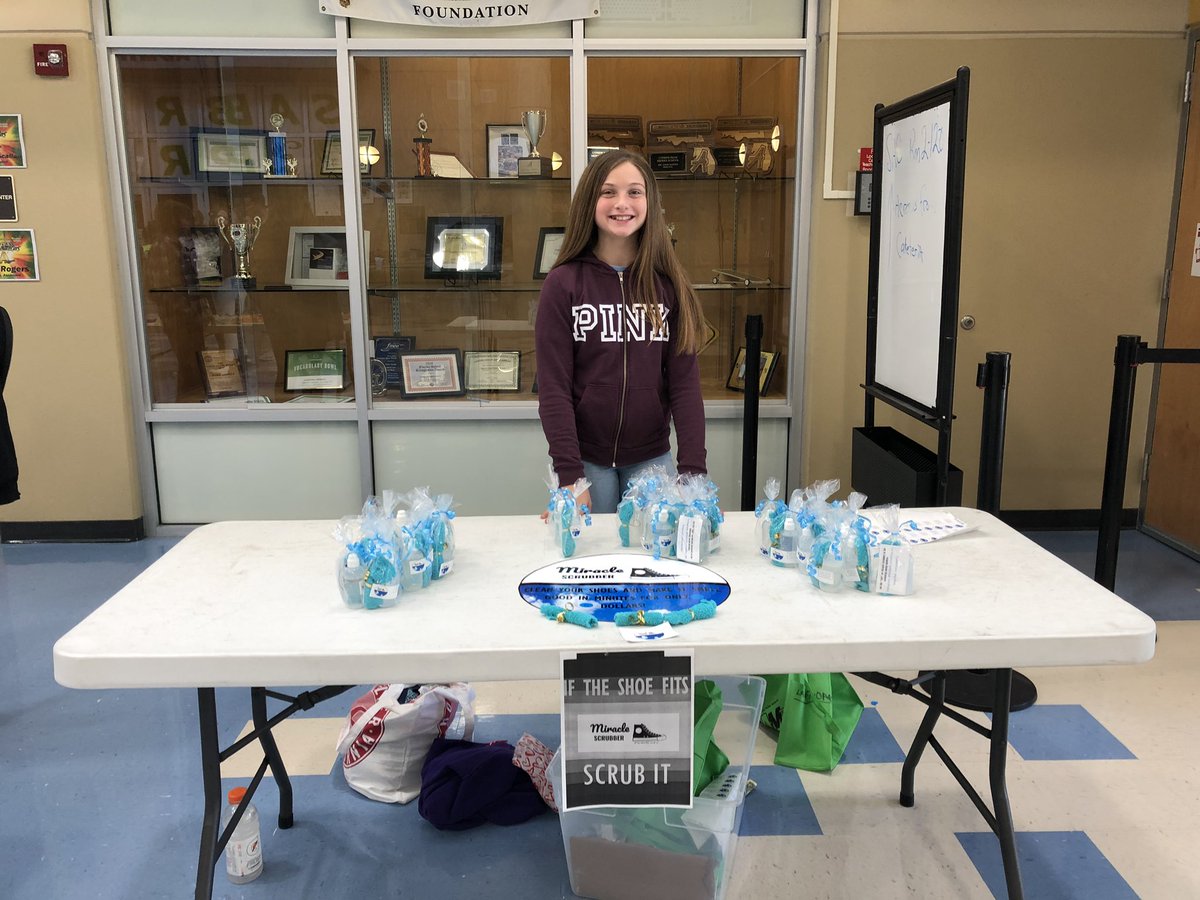 msthomasccps's tweet photo. Four of the @CypressPalm #businesses sold their product at today’s basketball games. #CPMmeansBusiness #MakingLearningRICH #youngentrepreneurs https://t.co/ryOhuyXU2T