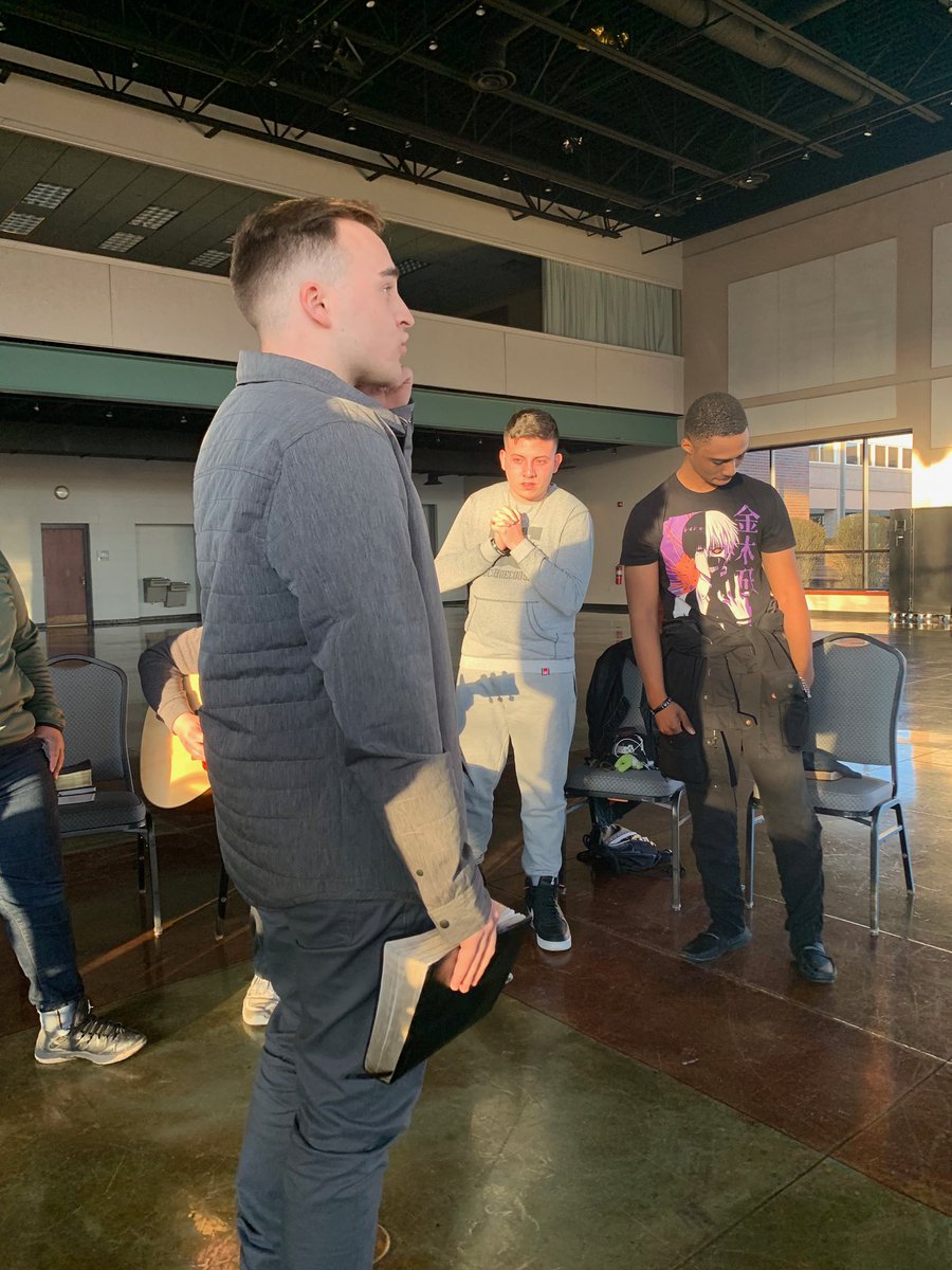 ValorCollege's tweet photo. Our students are experiencing God on a new level this semester! God is good! #JudeHall #DormDevo #ValorLife https://t.co/AResUxvDun