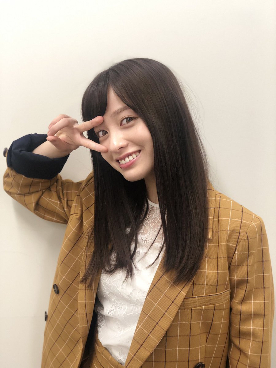 橋本環奈 V Twitter 大阪での写真集イベント来て下さった皆様ありがとうございます すごく楽しかったです 今日は福岡ですね 実家に帰るとついついゆっくりしてしまうので 早めに会場向かいます 笑 今日も楽しみましょう