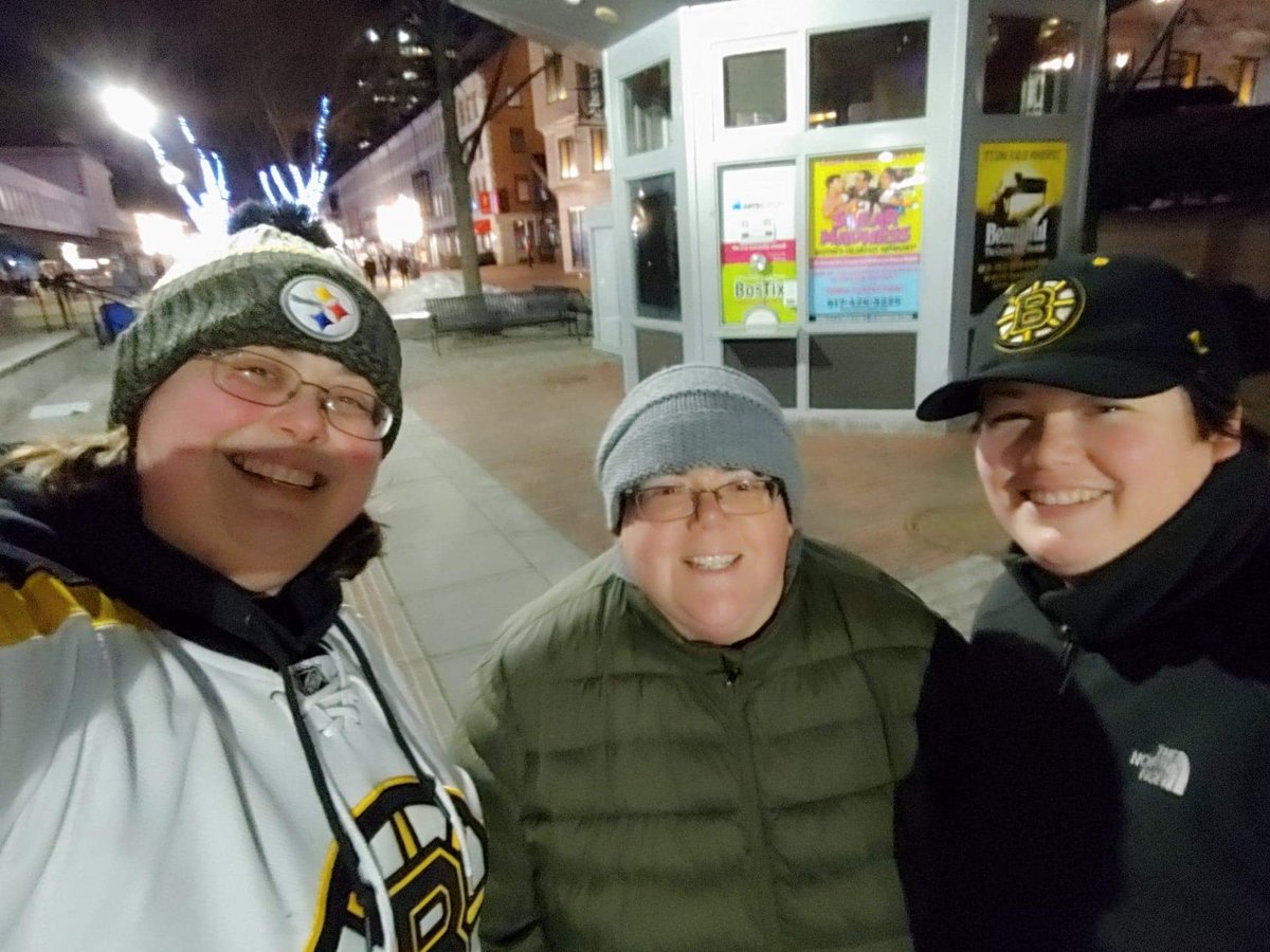 HaughtDoc's tweet photo. Who needs #FriendCon when you you can have #Bostoncon ? #BostonFriendCon? https://t.co/4lnASQNy1x