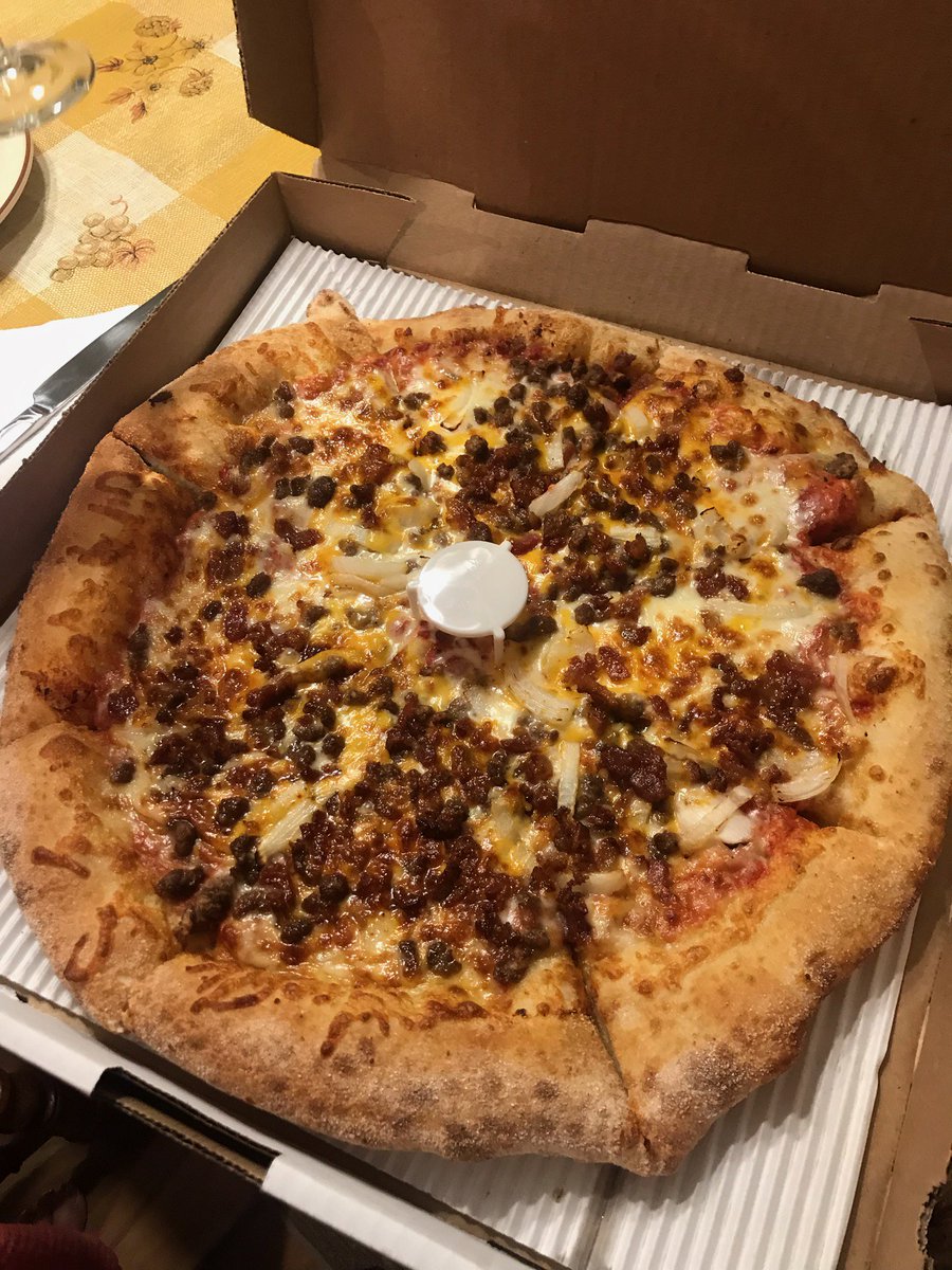 WildMoon_Salsa's tweet photo. We said "Yes" to #CheeseburgerPizza!   #NationalPizzaDay #pizza #pizzacrust #pizzasauce #cheeseburger #beef #pizzadough #pizzabytheslice #thickcrust #thincrust #cheese #onion #onions #slicedpizza https://t.co/W5F8cH92QM
