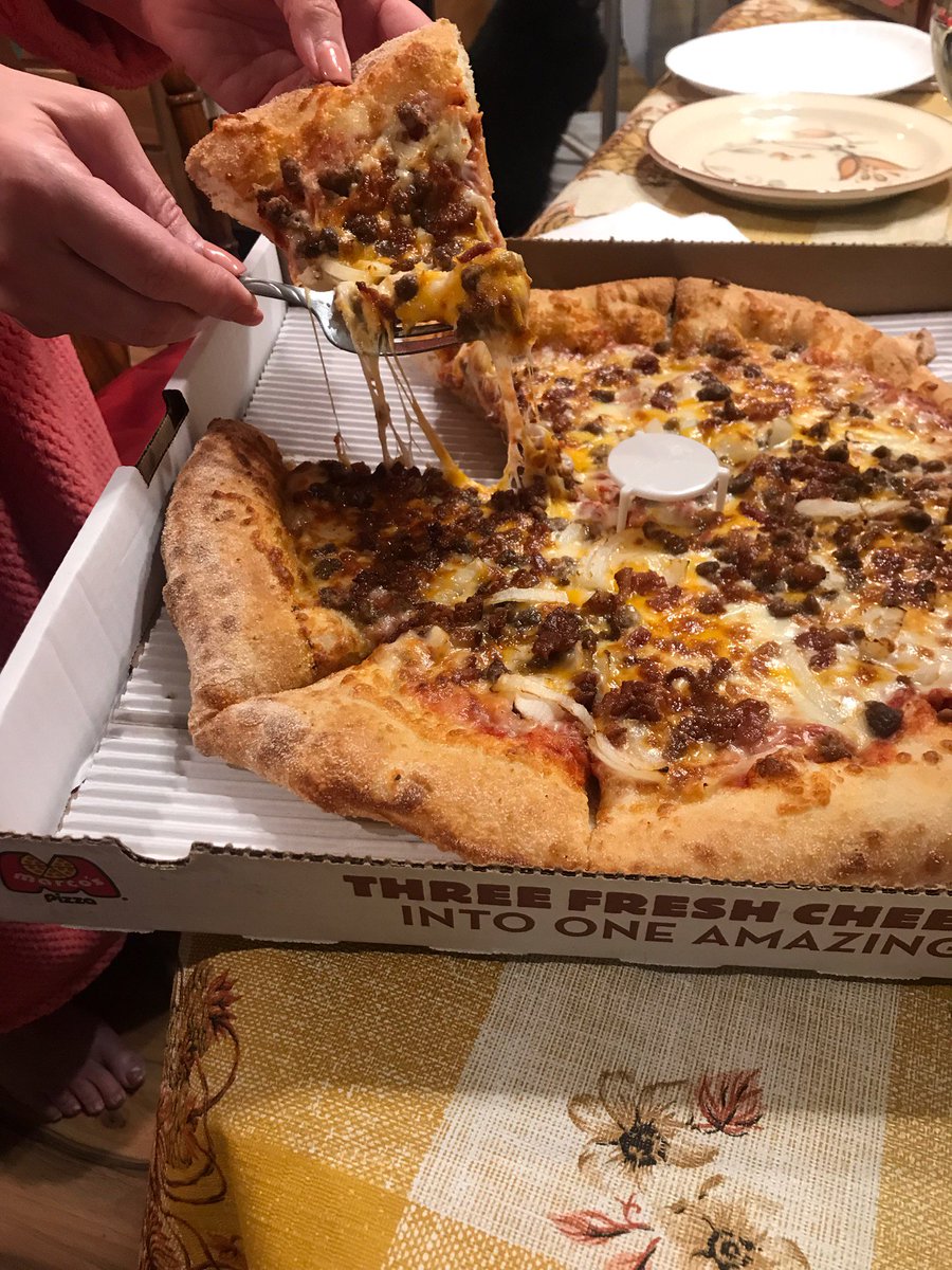 WildMoon_Salsa's tweet photo. We said "Yes" to #CheeseburgerPizza!   #NationalPizzaDay #pizza #pizzacrust #pizzasauce #cheeseburger #beef #pizzadough #pizzabytheslice #thickcrust #thincrust #cheese #onion #onions #slicedpizza https://t.co/W5F8cH92QM