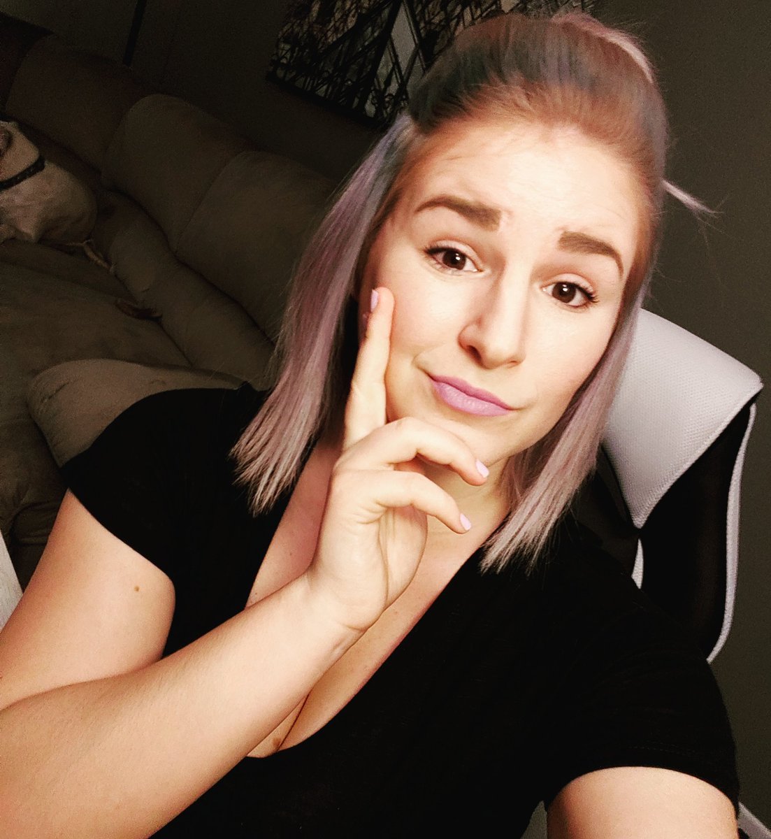 FriskyPistol's tweet photo. Trying to decide whether to play Fortnite or Apex Legends tonight... What do you guys want to watch me play?! #fortnite #apexlegends #fortnitevsapexlegends #girlstreamer #purplehair #nerdygirl #pleasetellmewhattodo #friskypistol https://t.co/Mk3dVAXEAh https://t.co/Apwp4rS2vc