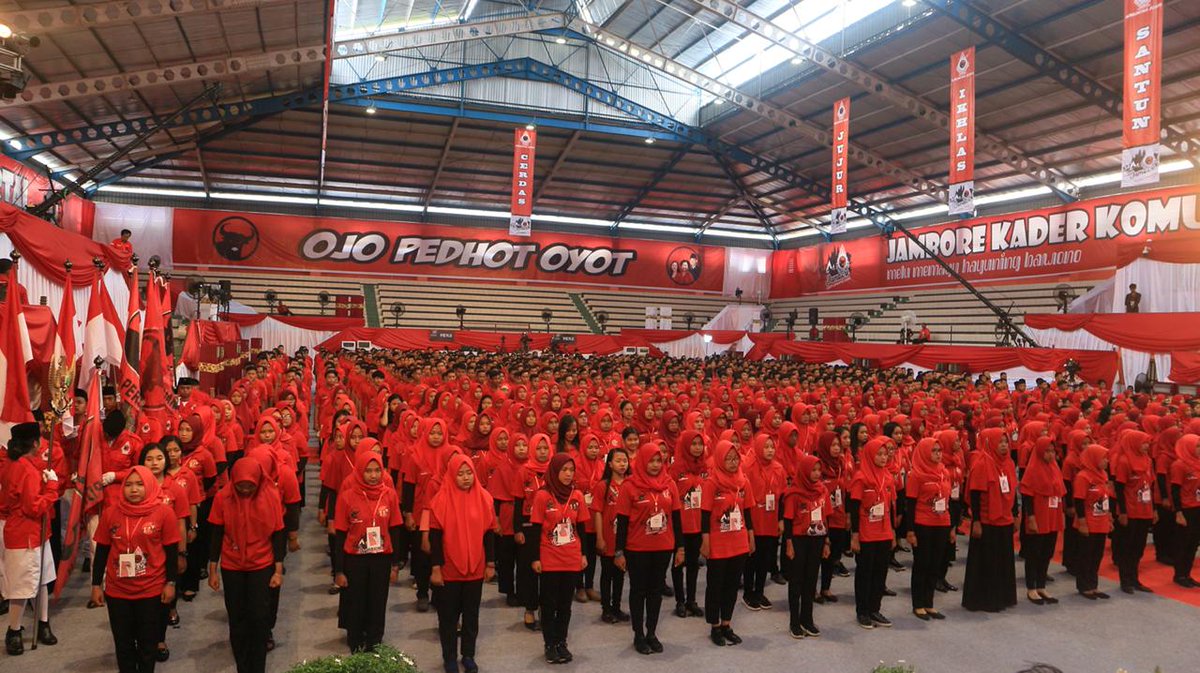 Persiapan penyambutan bu mega
GOR Satria Purwokerto, Banyumas
<a href="/PACPracimantoro/">PAC Pracimantoro</a>
<a href="/PacTirtomoyo/">PAC PDI Perjuangan kec Tirtomoyo</a>

#JamboreKomunitasJuang 
#PDIPerjuangan 
#JawaTengah
#KandangBant3ng
#KaderJuangBuMega