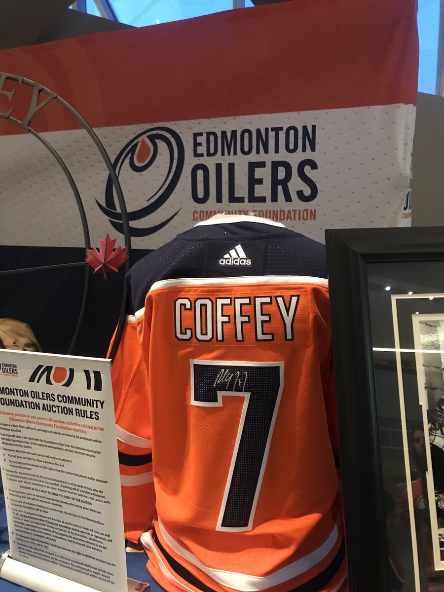 SpectrumAuth's tweet image. Cold? 🥶🥶 Come by our tables tonight to bid on your favourite jersey to keep you a little warmer. @EdmontonOilers @Oil_Foundation #LetsGoOilers #Yeg