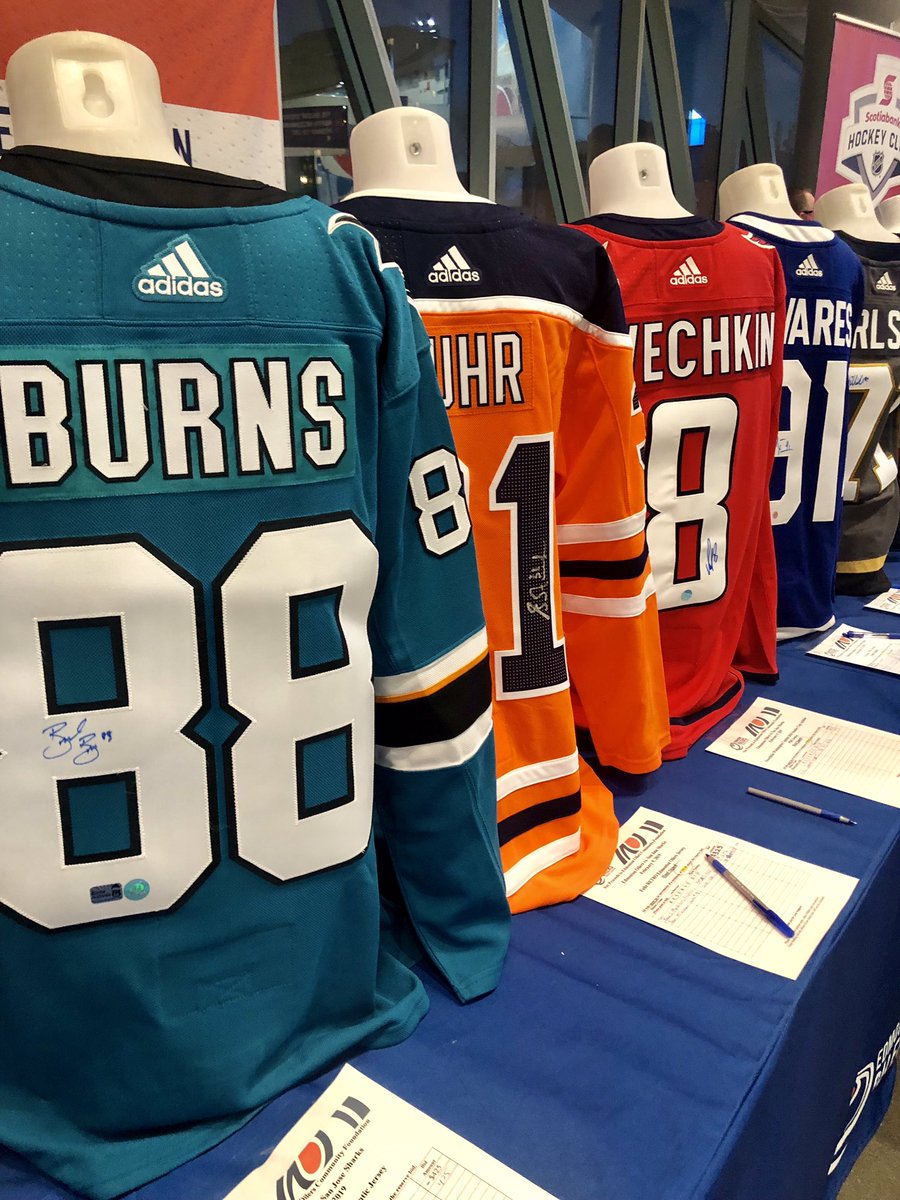 SpectrumAuth's tweet image. Cold? 🥶🥶 Come by our tables tonight to bid on your favourite jersey to keep you a little warmer. @EdmontonOilers @Oil_Foundation #LetsGoOilers #Yeg