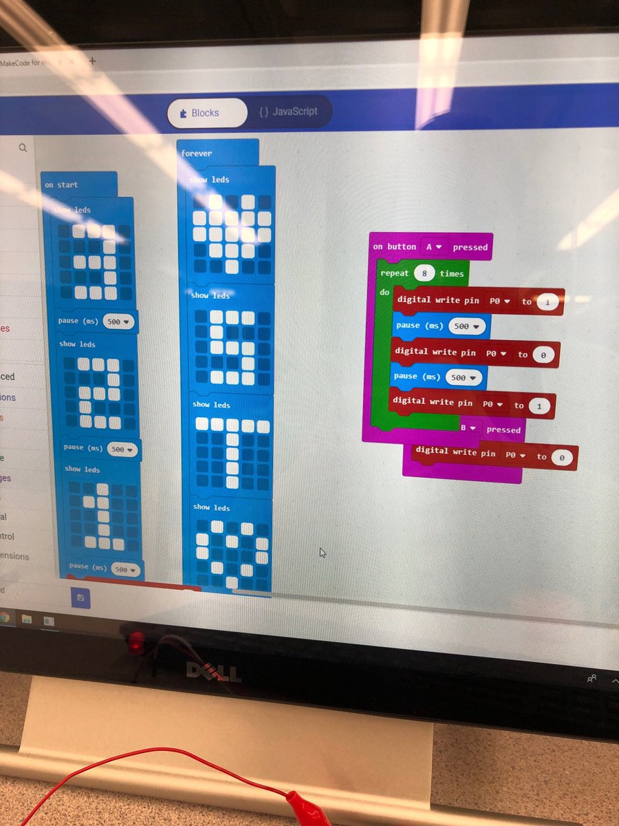 stepho9205's tweet photo. More Microbit programming at Davies. Lots of fun! #CSTA #CSTARI #umatteratSK https://t.co/i5yPU8C4eK