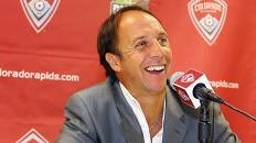 Lamentando el fallecimiento de mi profe y amigo Fernando Clavijo,lucho por 5 años como un guerrero contra el Cáncer! Sentido pésame a sus familiares y que Dios lo tenga en gloria junto a mis otros dos técnicos Fallecidos recientemente Sigi Schmid y Edwin Pavon.