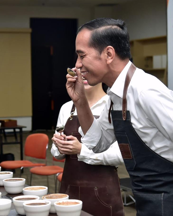 Dulu, saya anggap remeh bisnis pisang nugget <a href="/kaesangp/">“kak” Kaesang</a>. Apa sih ini pisang goreng nugget ini? Kenapa tak mengurus perusahaan mebel saya saja?

Kini, dengan 54 cabang, Sang Pisang sudah mengalahkan pabrik saya. Anak muda punya peluang yang besar untuk mengembangkan apapun.