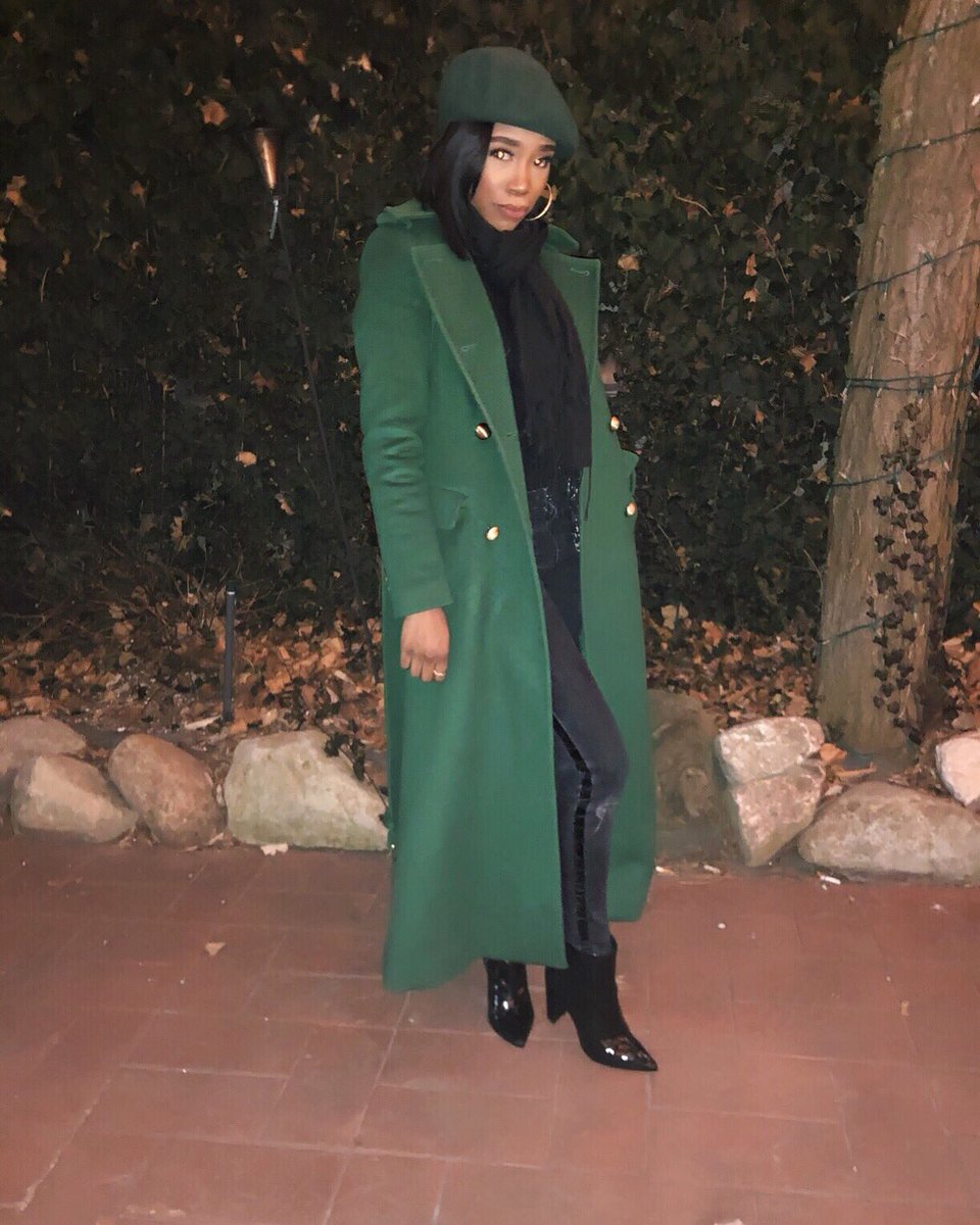 1 thing I love about winter: you can throw on a statement coat and automatically look fashionable lol