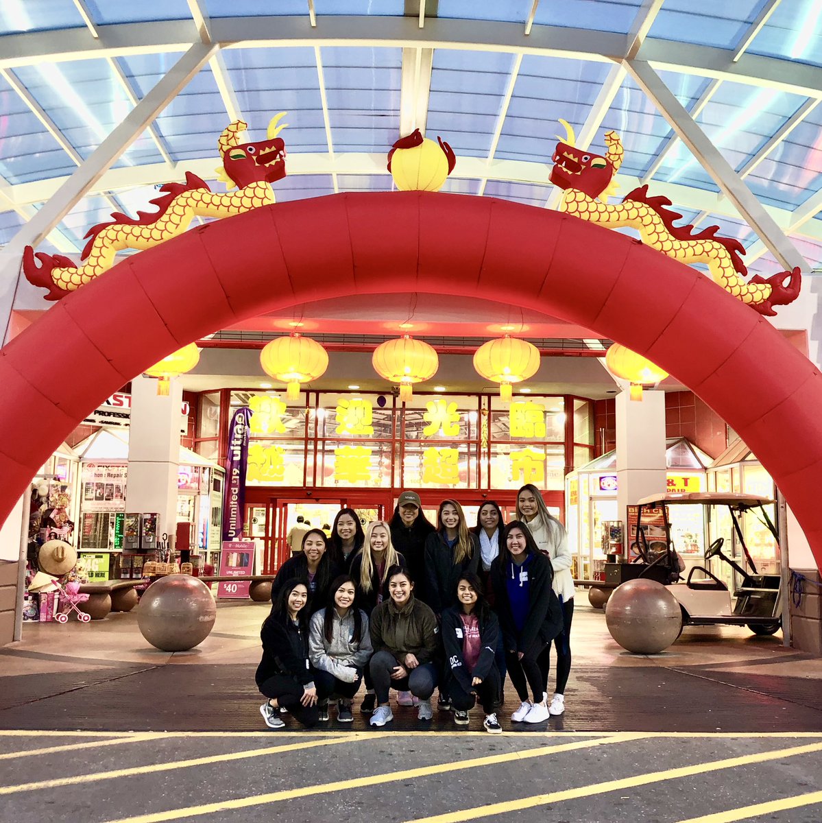 HoustonLDPsi's tweet image. LDPsi had so much fun volunteering for the Lunar New Year Festival at Viet Hoa tonight! We're forever grateful for this opportunity to spend time with sisters while helping out the Houston Asian community!!🤗
Happy New Year and stay warm everybody!!! 🎊🧧🐷

#whyichoseldy