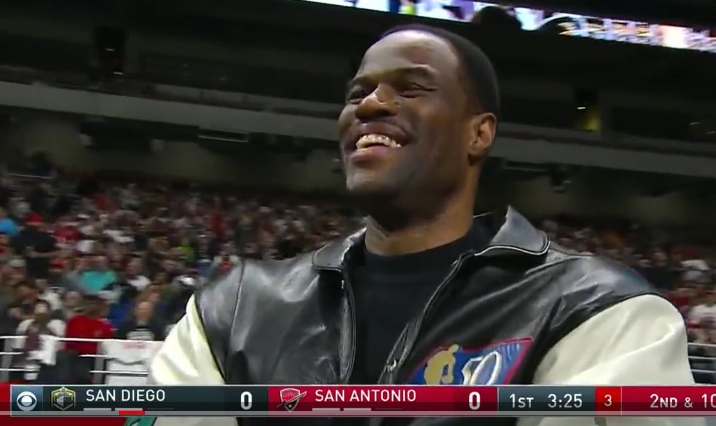 Cork Gaines, Ph.D. on X: David Robinson at #AAF game wearing the same  leather jacket he got in 1997 when he was named to the NBA's 50 Greatest  Players of All Time.