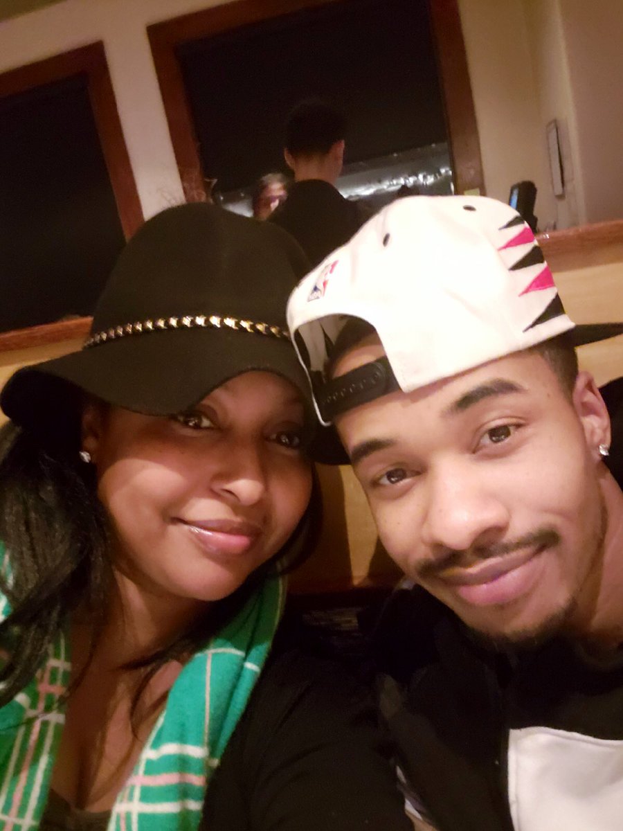 LoveThePuck's tweet photo. Love my nephew @FLEYEboyP #DinnerFlow https://t.co/PXB6Y2wx9U