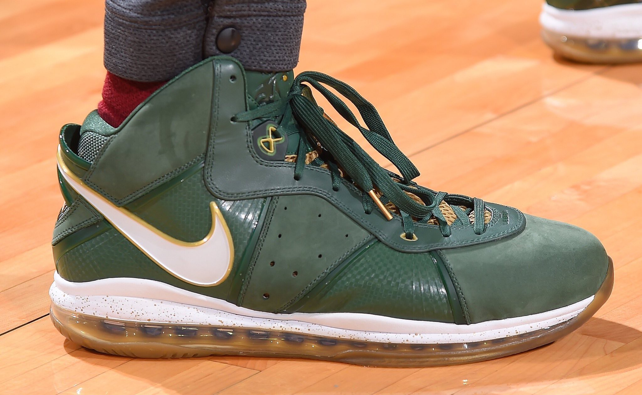 SoleCollector on X P.J. Tucker hooping in the SVSM Nike LeBron 8 PE. NBAKicks https t QVixTCDg5v X
