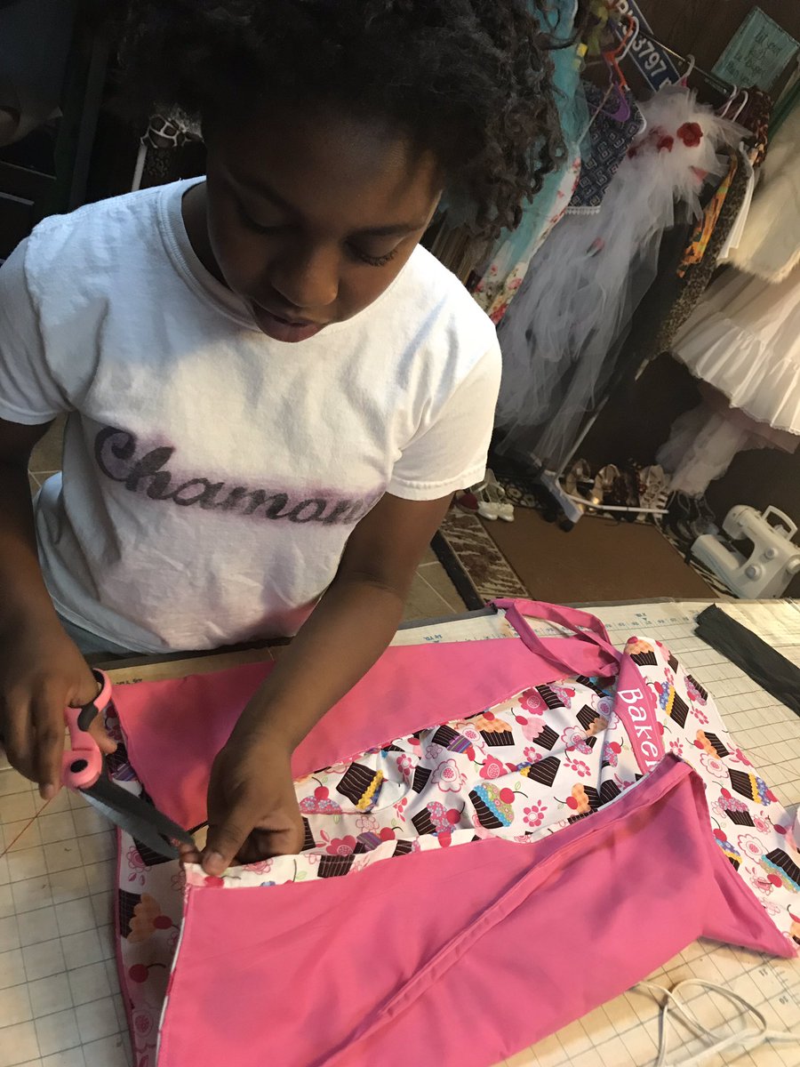 Aprons4u_TMCD's tweet photo. Custom order! π§π
Thank you #BakeryTrap for your support!
#Chattanooga
#Handmade
#Girlprenuer
#tarinawhiteside https://t.co/0NajJD7FB3