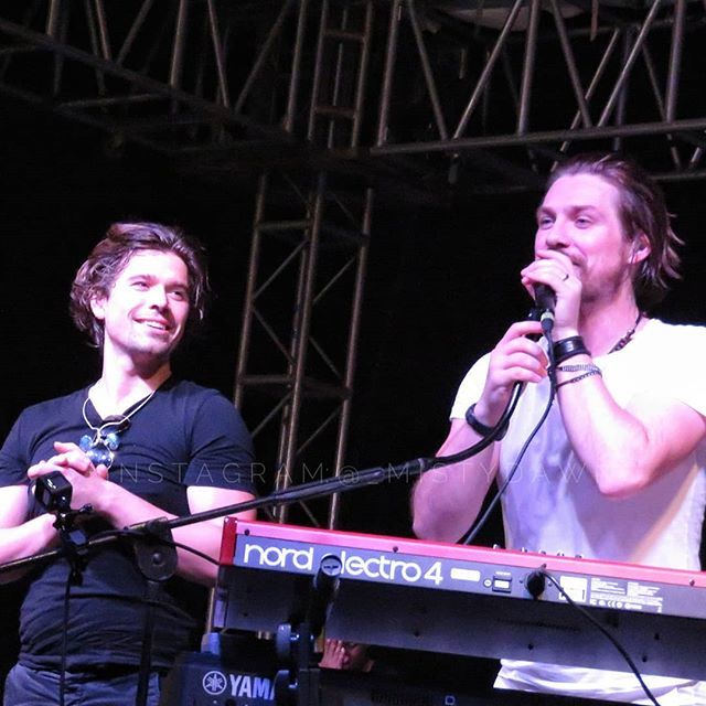 _Misty_Dawn's tweet photo. From String Theory at #BTTI2019 . #Hanson #ZacHanson #TaylorHanson #BTTI #BackToTheIsland https://t.co/CYvGfzfrSJ https://t.co/CyLjmIw4Xp