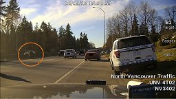 RCMP officer injured by hit and run motorcyclist  bit.ly/2RQwuvJ  #NorthVancouver https://t.co/brbNxmK82d