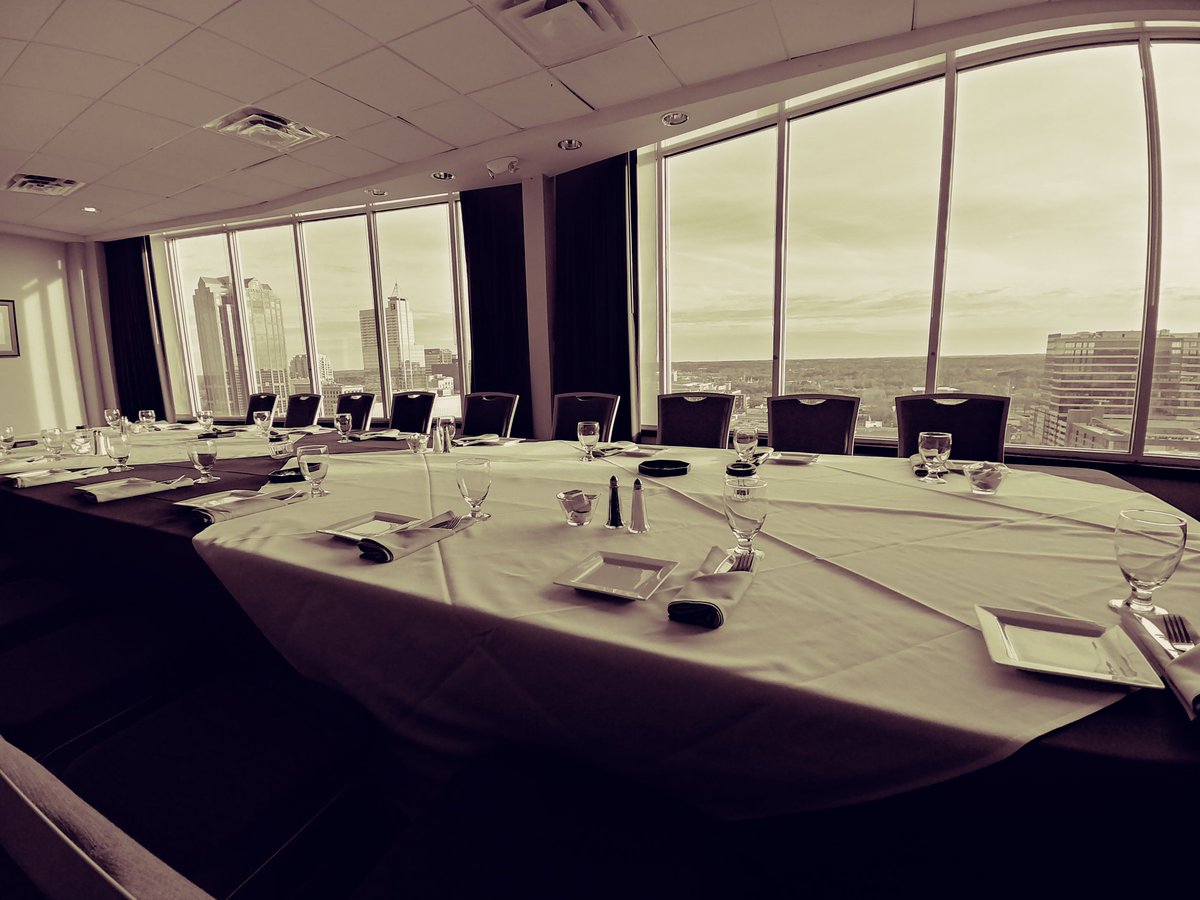 LoungeSkye's tweet photo. A Private Dinning experience like no other 😉 https://t.co/3EFM5zy4tZ