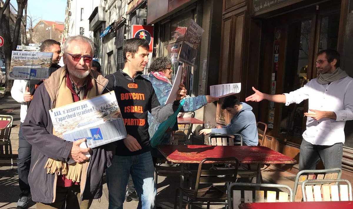 Campagnebds's tweet image. Les militant·e·s BDS de Marseille étaient mobilisé·e·s ce vendredi contre l&apos;assureur @AXA, complice de l&apos;apartheid israélien. Les agences du centre-ville ont été visitées. frama.link/pXXrG4zC #AXAComplicity #EmbargoContreIsraël