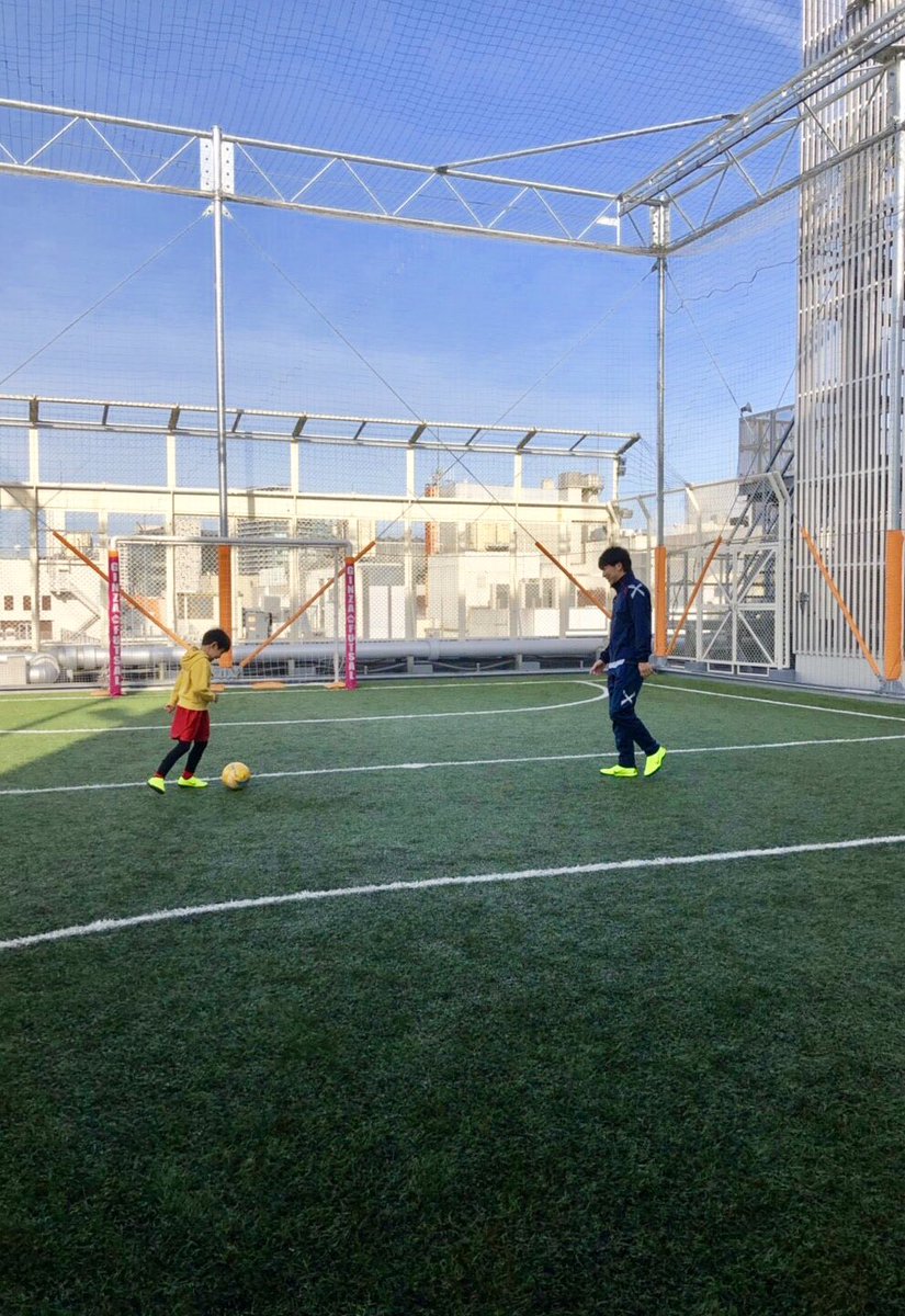 ট ইট র 小玉歩 今日は天気が良かったので息子とフットサル ビックロ屋上のサブコートは遊ぶのにちょうどいいサイズです