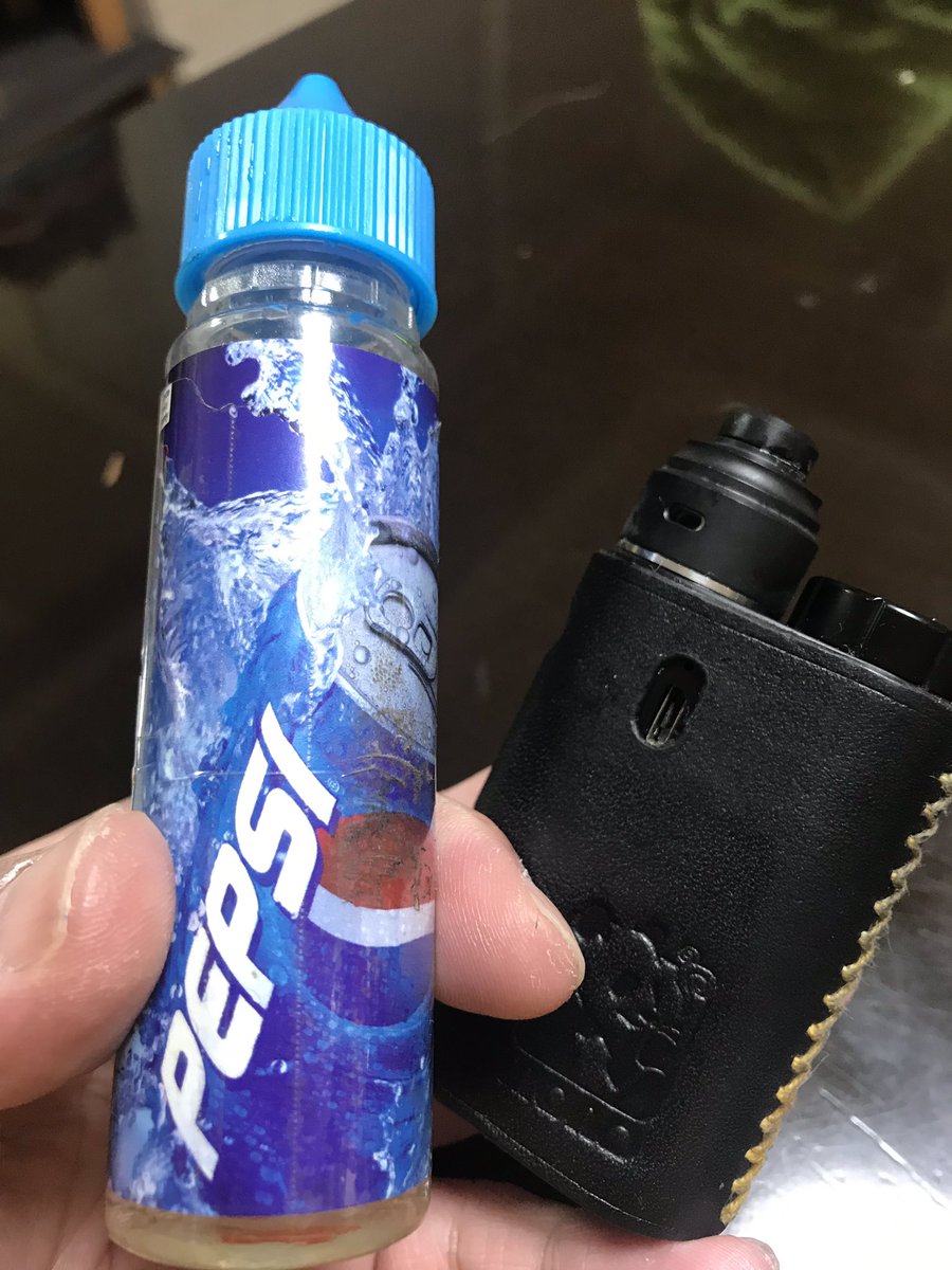 schwanz0311's tweet image. #Fasttech で買ったT2ペプシリキッド
一時某提示板で話題になりました
春節セールで買おうとしてる人向け
簡単レビュー
コーラよりニッキ飴な薄い味です
メンソ、清涼剤は入ってません
ニコチン弱めです
これ消費するの大変かも