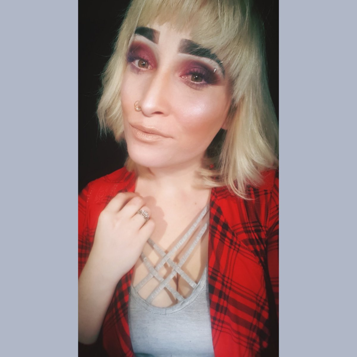 Tonight's #facebooklive look.
Also, I cut a few inches off of my natural hair tonight.
#mua #makeup #blonde #shorthair #epicmascara #haircut #eyeshadow #nudelipstick #flannel #contour #purple #smokeyeye #valentinesmakeup