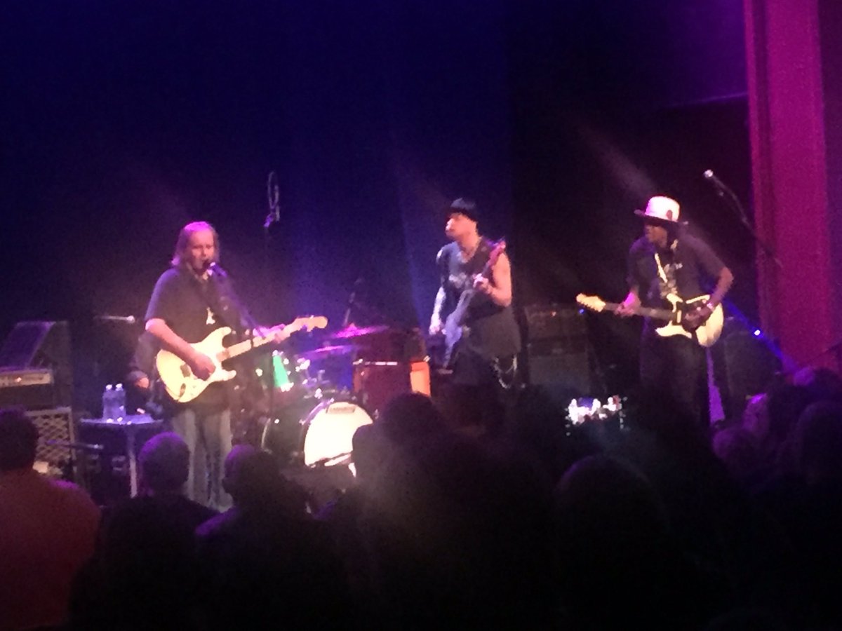 ElizaNealsRocks's tweet photo. #FindliveMusic cause you can't go wrong βοΈβοΈβοΈβοΈβοΈ https://t.co/Eieiik5kUD