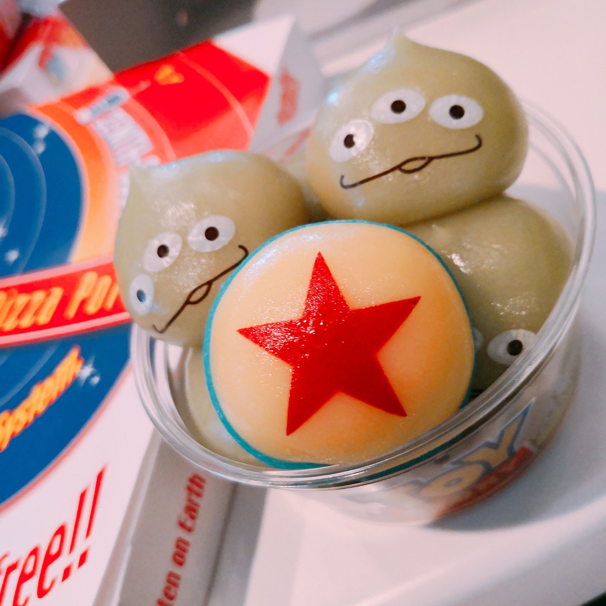 そこからのせんちょ Ar Twitter はリトルグリーンまんとピザ リトルグリーンメンへちゃむくれてて可愛いwww 味が チョコ カスタード ストロベリーの3つ 黄色いのはレモン味 飽きずに食べられた ディズニーランド リトルグリーンまん T Co そこからのせんちょ Ar Twitter はリトルグリーンまんとピザ リトルグリーンメンへちゃむくれてて可愛いwww 味が チョコ カスタード ストロベリーの3つ 黄色いのはレモン味 飽きずに食べられた ディズニーランド リトルグリーンまん T Co