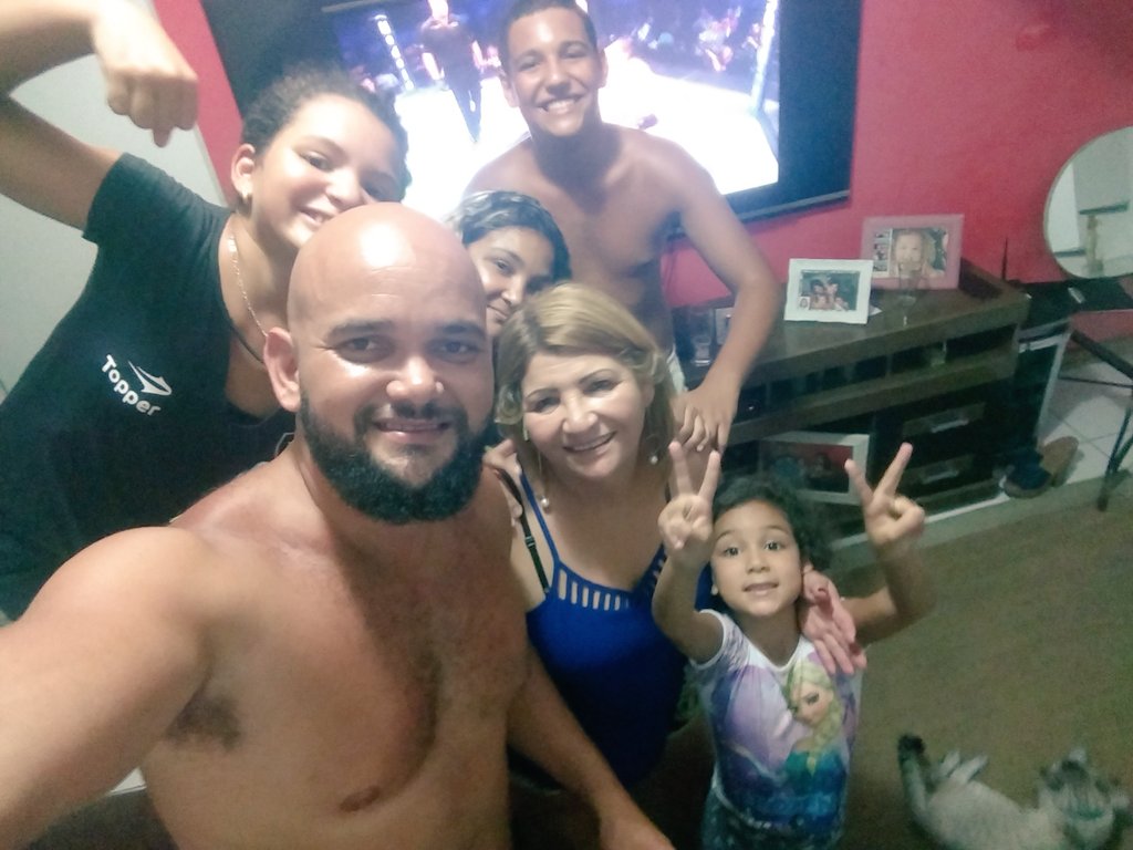 #SpiderNoCombate 
Rodrigo, Zilda, Cíntia, João, Júlia e família! #SpiderNoCombate  
#combate
#UFC