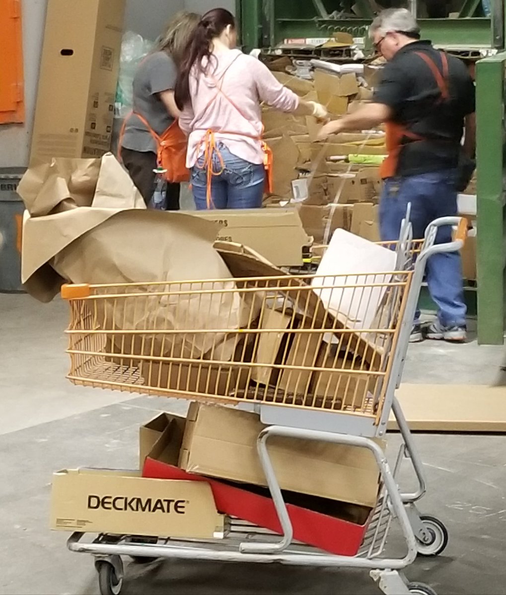 0386slidelleast's tweet photo. Develop...Daver teaching 2 associates how to make a bale. #themoreweknowthemorewegrow #developexecutelead #notdoneyet @jerseymike78 @rjwoutdoors @ChrisDurand_HD @DavidRobards https://t.co/ehY9m6E3R0