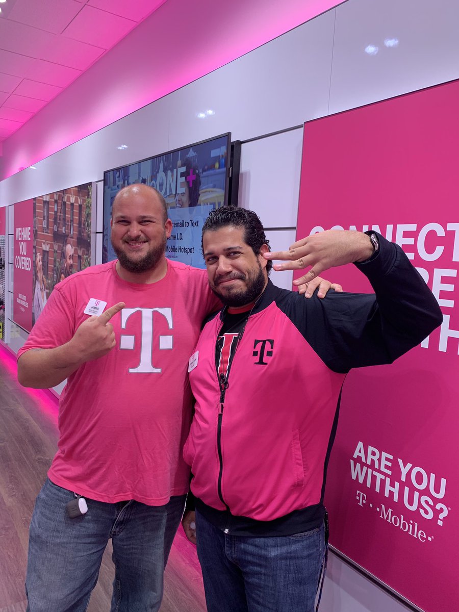 VaskenDesign's tweet photo. #BaymeadowsTmobile Making big moves late at night! #Switch2Tmobile #SaturdayNight #love #tmobile #TMobileCareers @JohnLegere @iAmRachBrooks @JohnLegere @TMobileTruckJax @RigdonAlicia https://t.co/NQyUPDZwHN