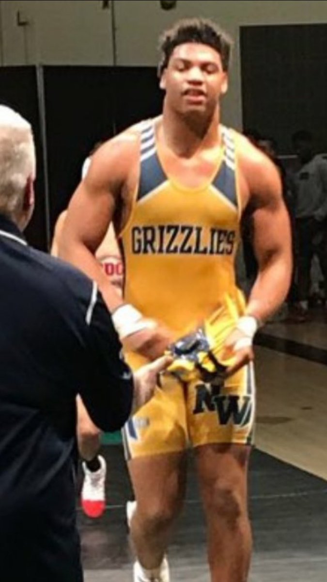 Barry_Switzer's tweet image. Hoping Marcus Hicks can play FB has good as he looks and wrestles! @HarcusMicks99 @OU_Football @khicks71467