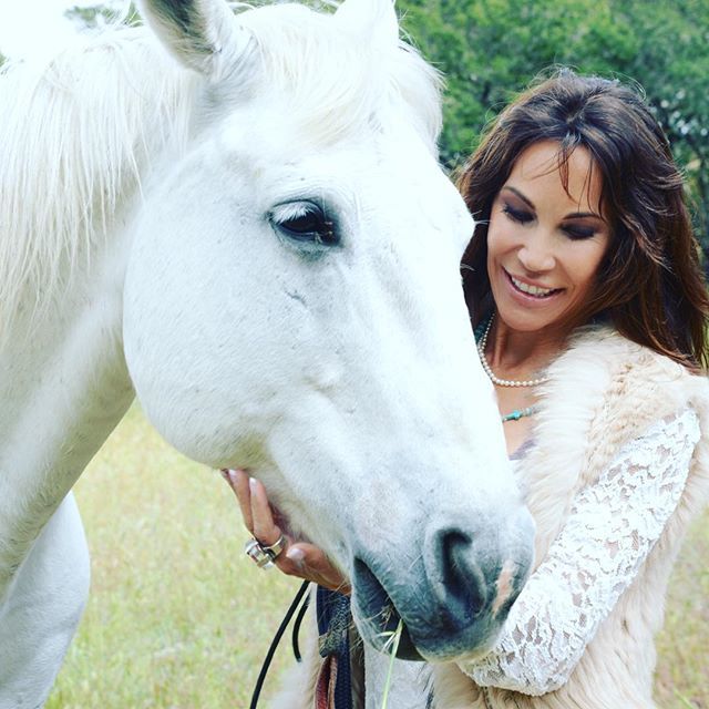 NULASTINnatural's tweet photo. Eyelash whisperer. #NULASTIN #LASH #BROW #HAIR #SKIN #nulastin #eyelashes #eyebrows #growthserum #facecare #evolutionofperfection #realpeople #realresults #realscience #breathtakingtransformations #longlashes #fullbrows #radiantskin #crueltyfree #skinsaf… https://t.co/DodcY11AxR https://t.co/vznu1Mz1sg