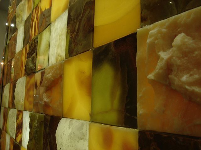Stone10114's tweet photo. Onyx tiles from Stone101 vibrantly add texture, colour and translucent effects. These are just sensational! Hashtagged(Stone101)
#pavers #stonetiles #mosaics #walling #veneers #loosepebbles #largeformatstone #reclaimedstone #oldisnew #indoorliving #outd… https://t.co/SGW4HpRUO9 https://t.co/4Zh8dpZppl