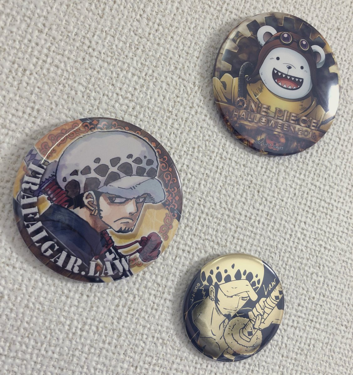 ぺろゆか ﾟ 缶バッジの綺麗な飾り方発見したかもしれない 100均のマグネットをマステで壁に貼ってその上に 缶バッジ マステ貼れる壁なら場所問わず飾れる 缶バッジ 飾り方 ワンピース T Co 8dhrwpvtsh Twitter