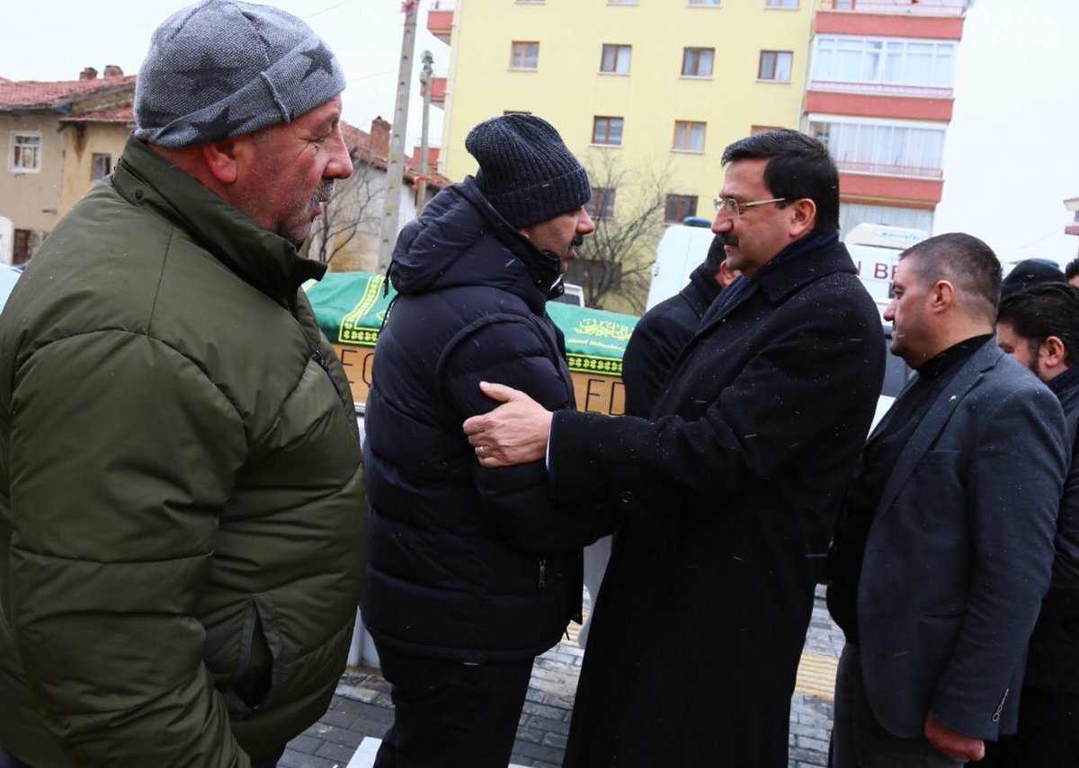 kbbmustafaak's tweet photo. Hayırlı ve bereketli bir güne başlamanız dileğiyle; herkese mutlu sabahlar diliyorum... https://t.co/RrEE48oZSj