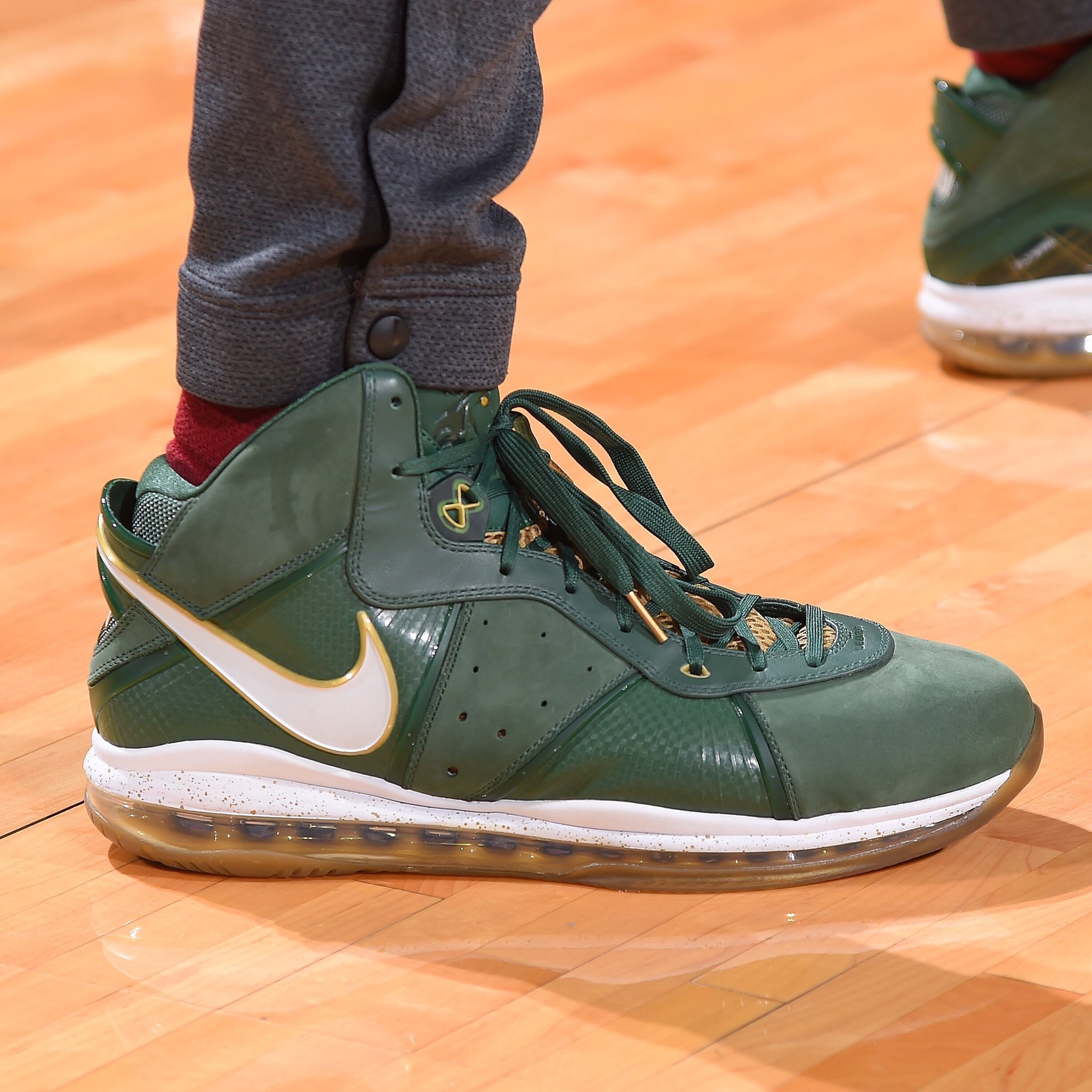 Nike lebron best sale svsm
