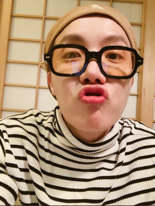 CadelinhadoBTS0's tweet photo. Já sei as fotinhas do meu neném que vou postar, agora lá vai eu vendo se vou fazer um vídeozinho.
Nessa minha mania vou esquecer até de escrever o texto.
#HoseokOurSunshine #HoseokDayDream #hoseok #JhopeMyHope #JhopeBirthday https://t.co/mAYR75ZmTK