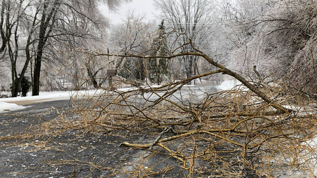 Grand Rapids consolidates emergency shelters as power comes back on on.wzzm.com/2Drn4S8